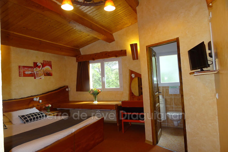 Propriété - 288 m² - 14 pièces