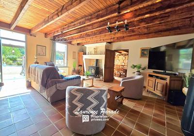 Maison - 201 m² - 7 pièces