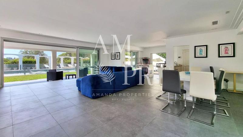 Villa - 250 m² - 8 pièces