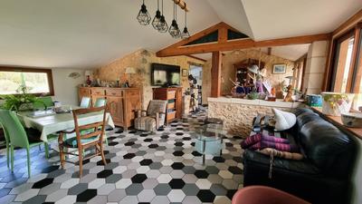 Propriété - 327 m² - 10 pièces