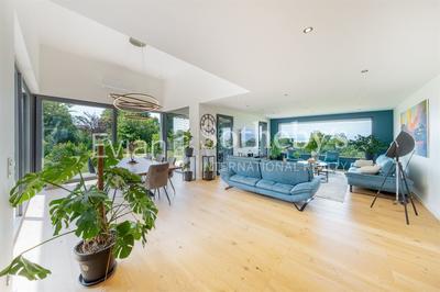 Maison - 270 m² - 7 pièces