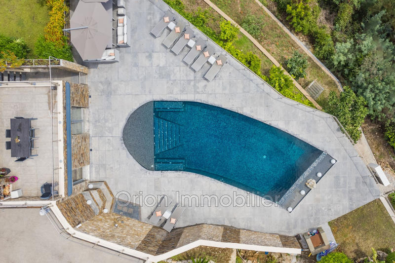 Maison contemporaine - 291 m² - 8 pièces