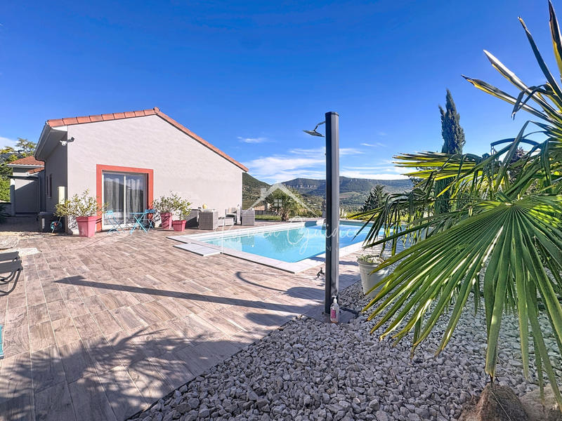 Villa - 140 m² - 5 pièces
