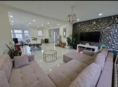 Maison - 170 m² - 5 pièces