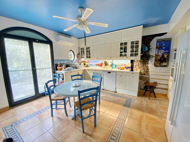 Maison - 200 m² - 6 pièces