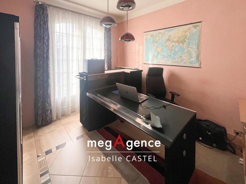 Maison - 210 m² - 7 pièces