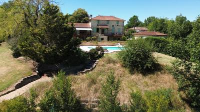 Maison - 262 m² - 10 pièces