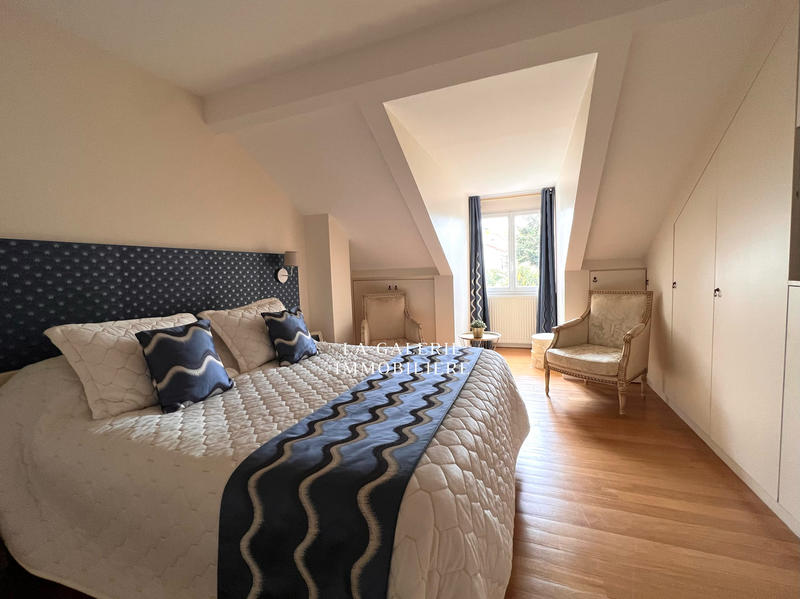 Maison - 186 m² - 8 pièces