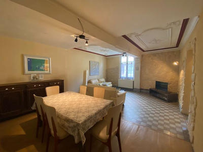 Maison - 180 m² - 8 pièces