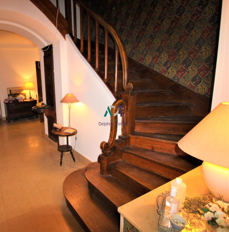 Maison - 300 m² - 12 pièces