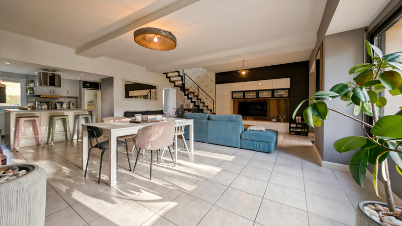 Maison - 186 m² - 6 pièces