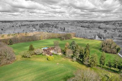 Maison - 242 m² - 11 pièces