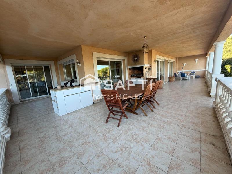 Villa - 378 m² - 10 pièces