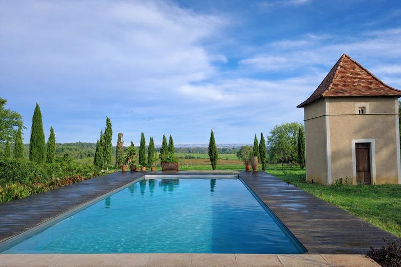 Maison - 375 m² - 10 pièces