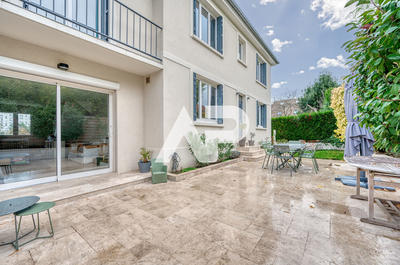 Maison - 206 m² - 10 pièces