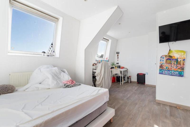 Maison - 227 m² - 9 pièces