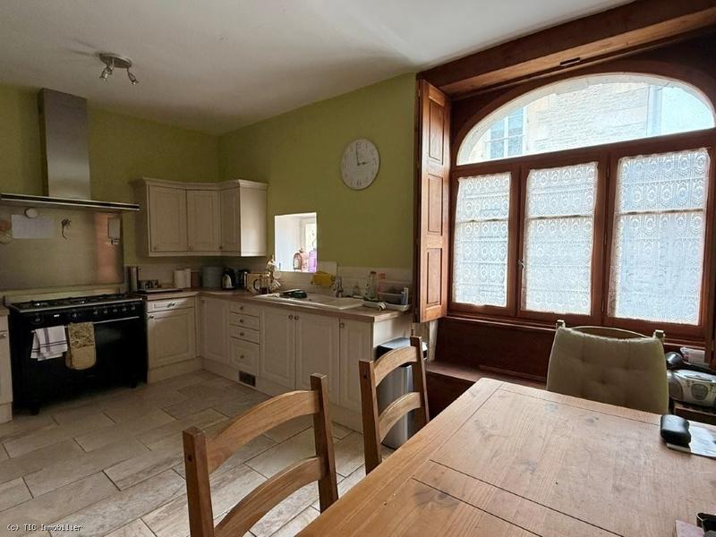 Maison de village - 392 m² - 10 pièces