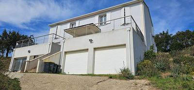 Maison - 240 m² - 7 pièces