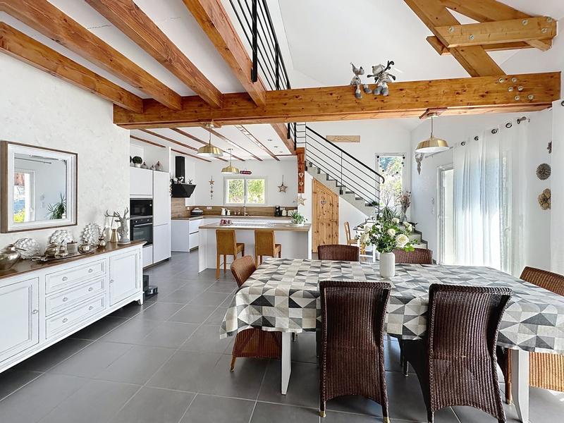 Maison - 174 m² - 5 pièces