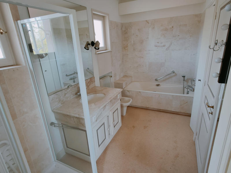 Maison - 279 m² - 8 pièces