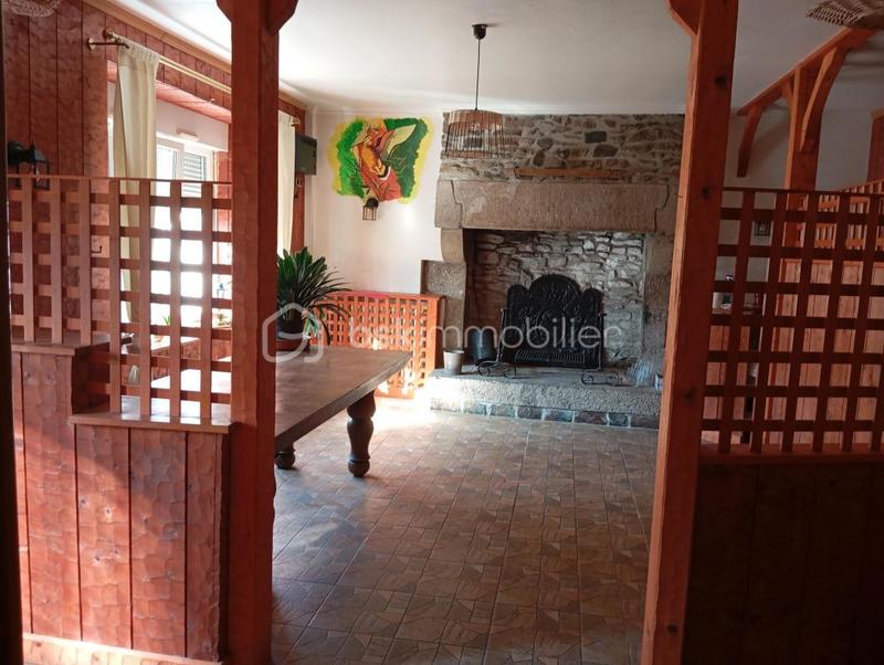 Maison - 269 m² - 15 pièces