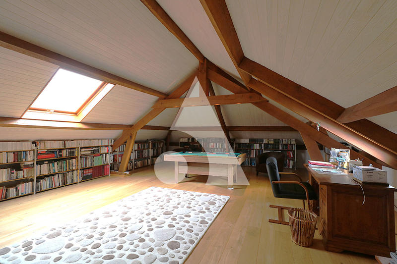 Maison - 215 m² - 7 pièces