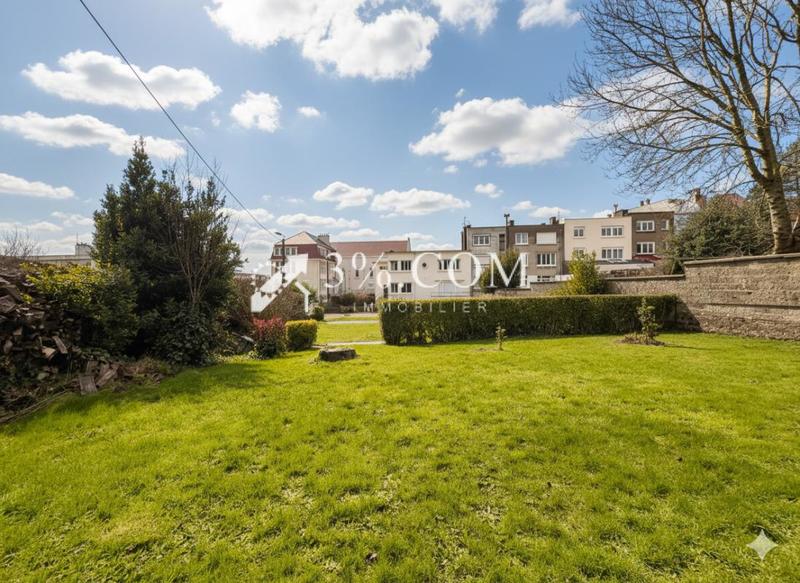 Maison - 192 m² - 10 pièces