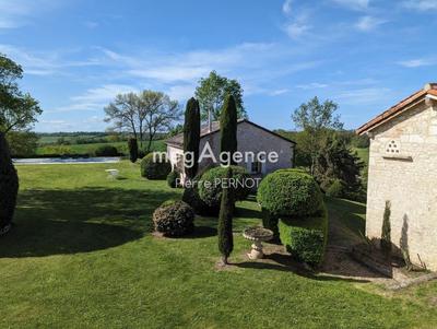 Maison - 360 m² - 12 pièces