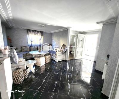 Maison - 213 m² - 9 pièces