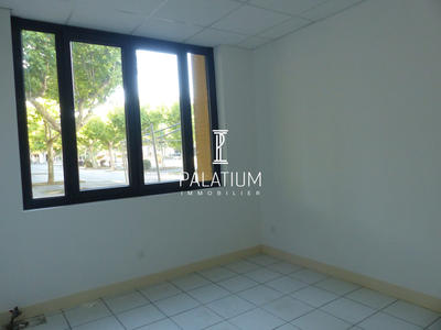 Local commercial - 75 m² - 5 pièces