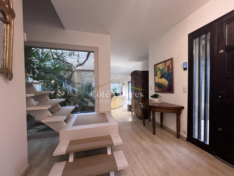 Maison - 220 m² - 6 pièces