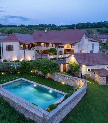 Maison - 201 m² - 8 pièces