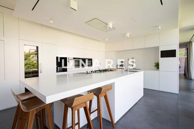 Villa - 300 m² - 6 pièces