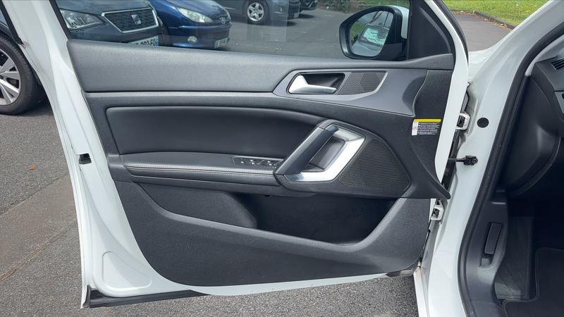 Peugeot 308 II 1.2 PureTech 130 Eat6 Allure - 5 places Automatique