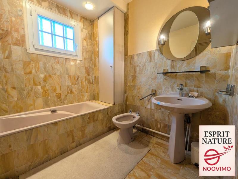 Maison - 180 m² - 7 pièces