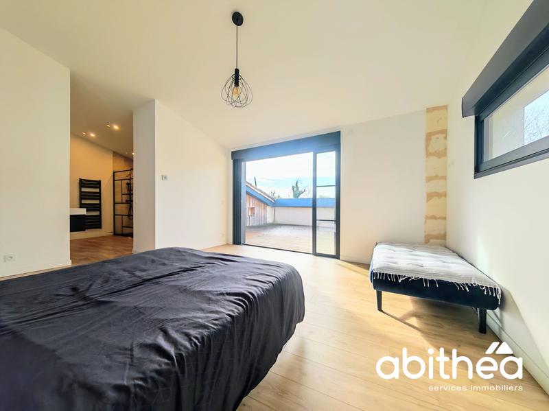 Maison - 250 m² - 6 pièces