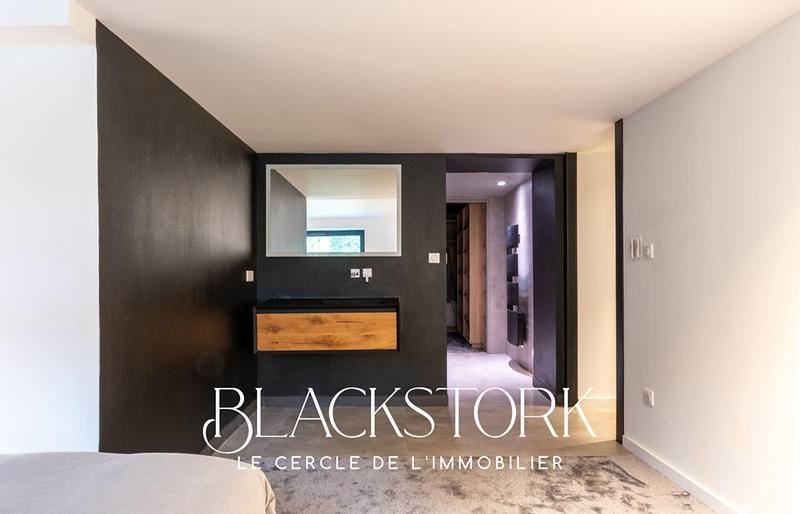 Villa - 243 m² - 7 pièces