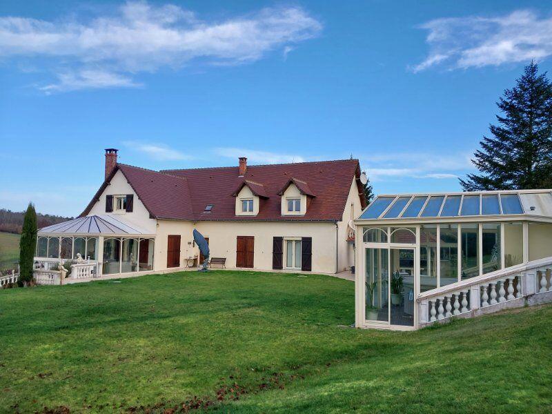 Maison - 380 m² - 12 pièces