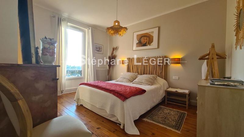 Maison - 220 m² - 10 pièces