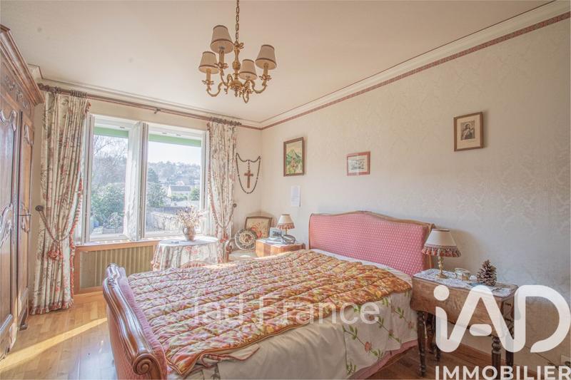 Maison - 330 m² - 12 pièces