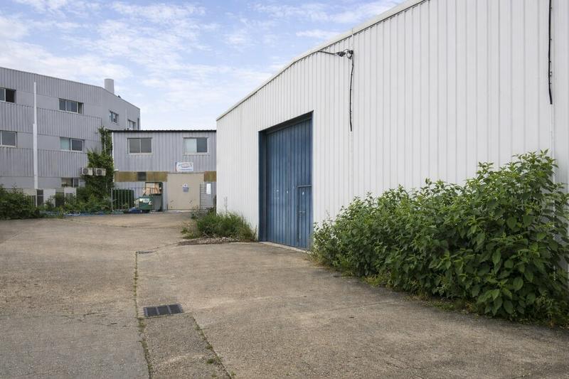 Local d'activité / Entrepôt - 230 m²