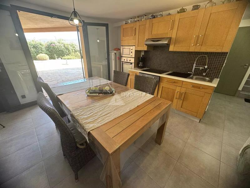 Villa - 202 m² - 6 pièces