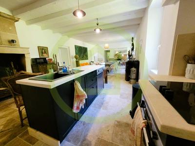 Maison - 380 m² - 9 pièces