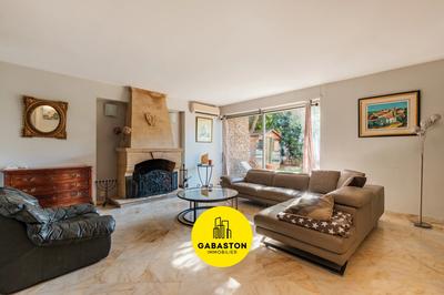 Maison - 255 m² - 6 pièces