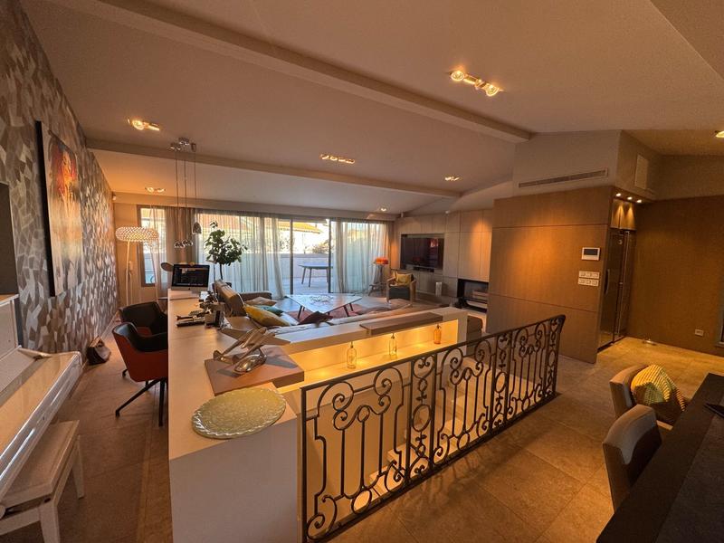 Appartement - 220 m² - 5 pièces