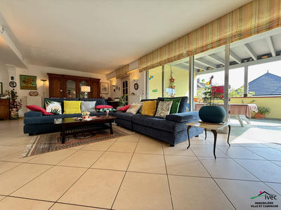 Maison - 213 m² - 7 pièces