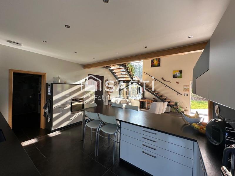 Maison - 255 m² - 8 pièces