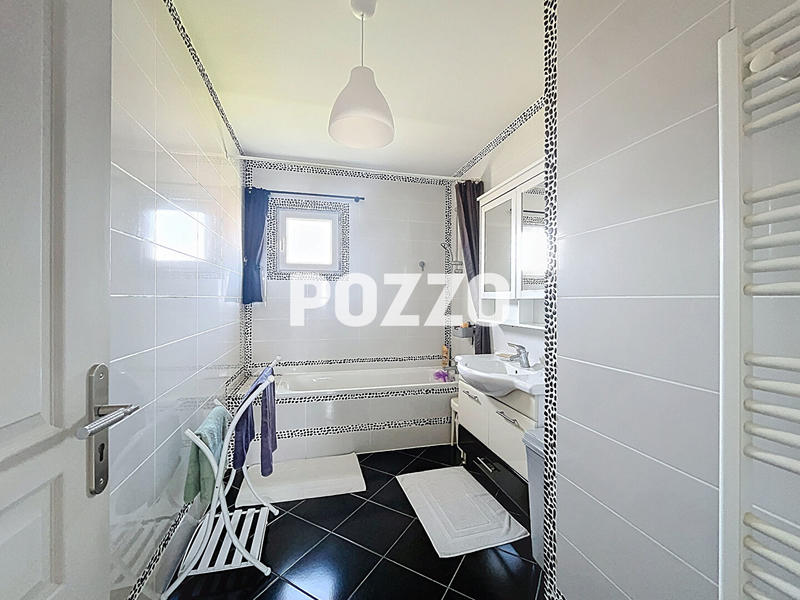 Maison - 95 m² - 5 pièces