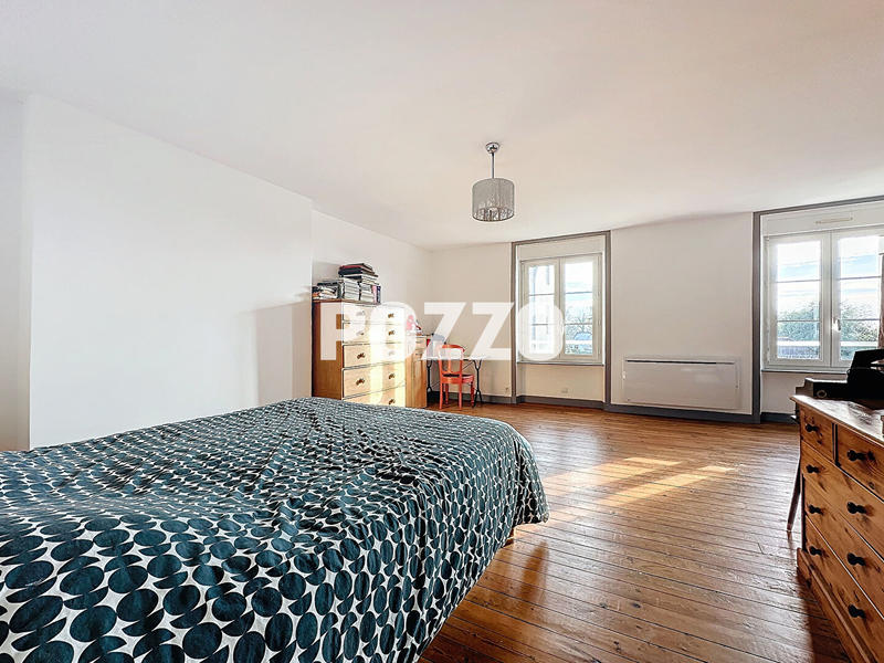 Maison - 225 m² - 10 pièces