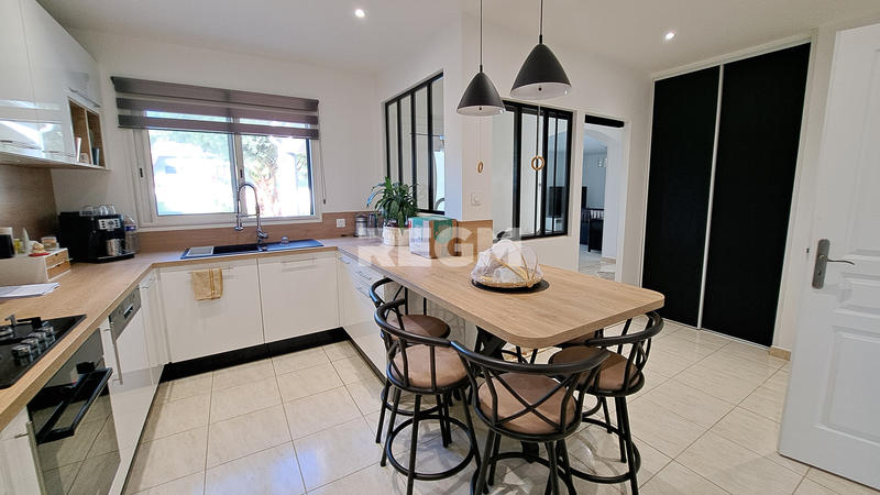 Maison - 180 m² - 6 pièces